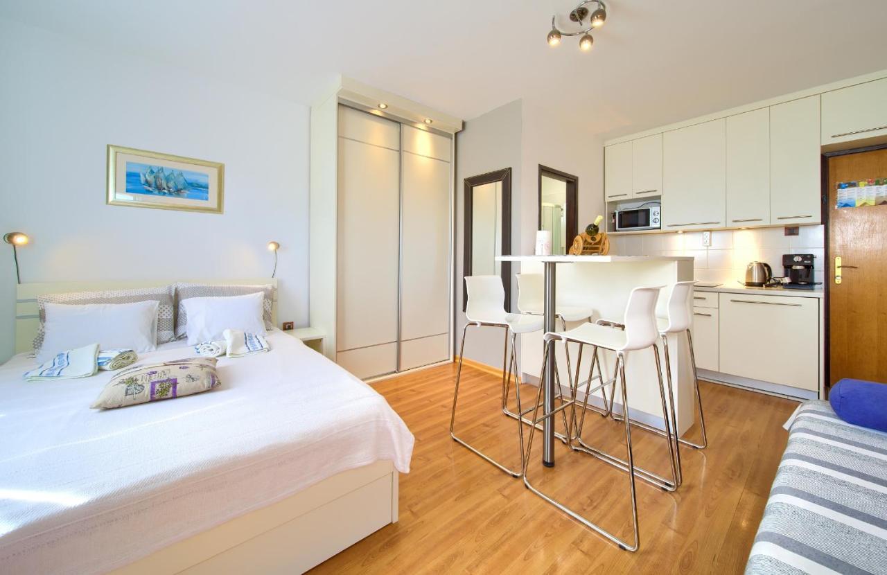 Studio Apartment Vesna Krk Town Luaran gambar