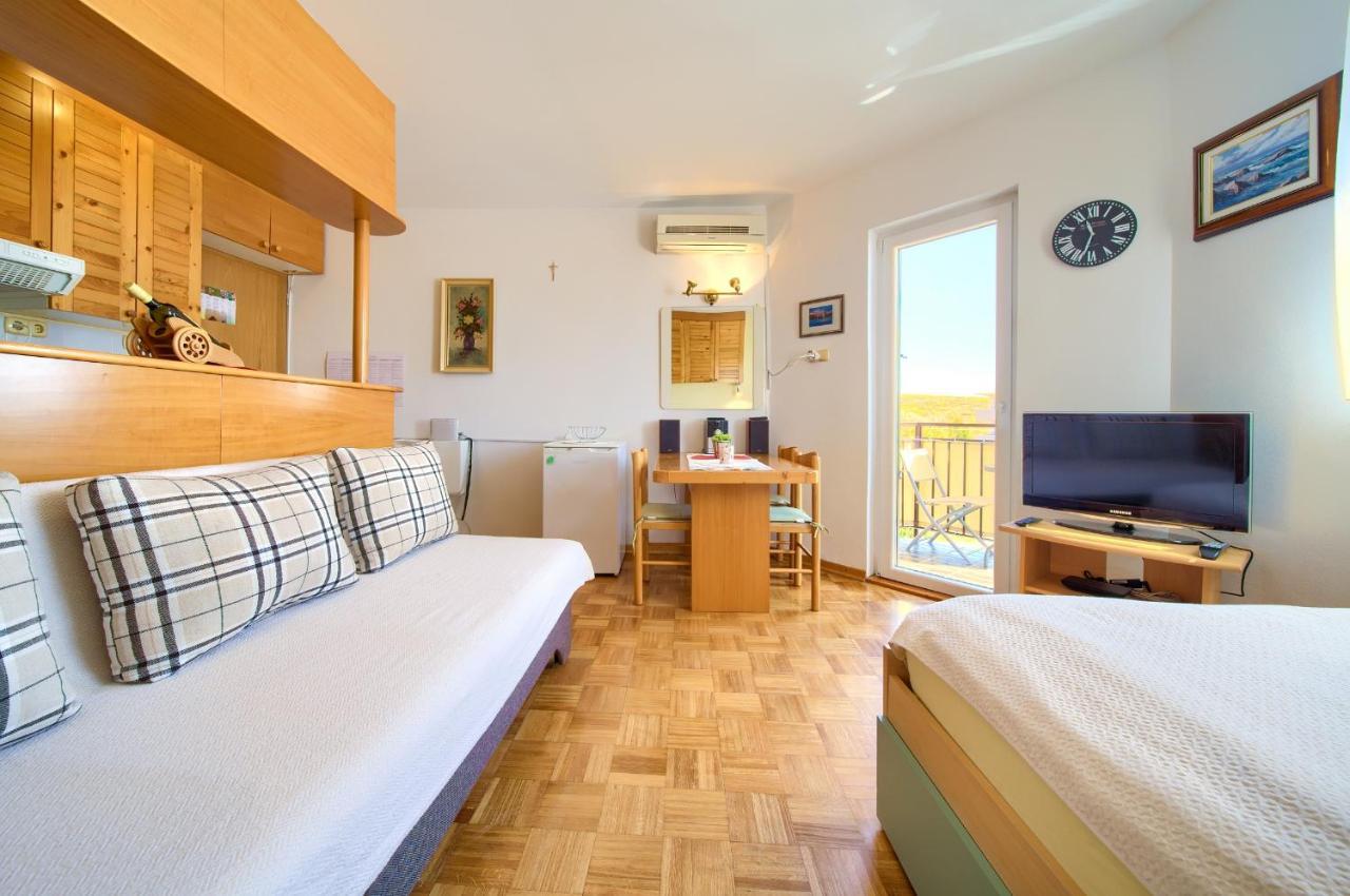 Studio Apartment Vesna Krk Town Luaran gambar