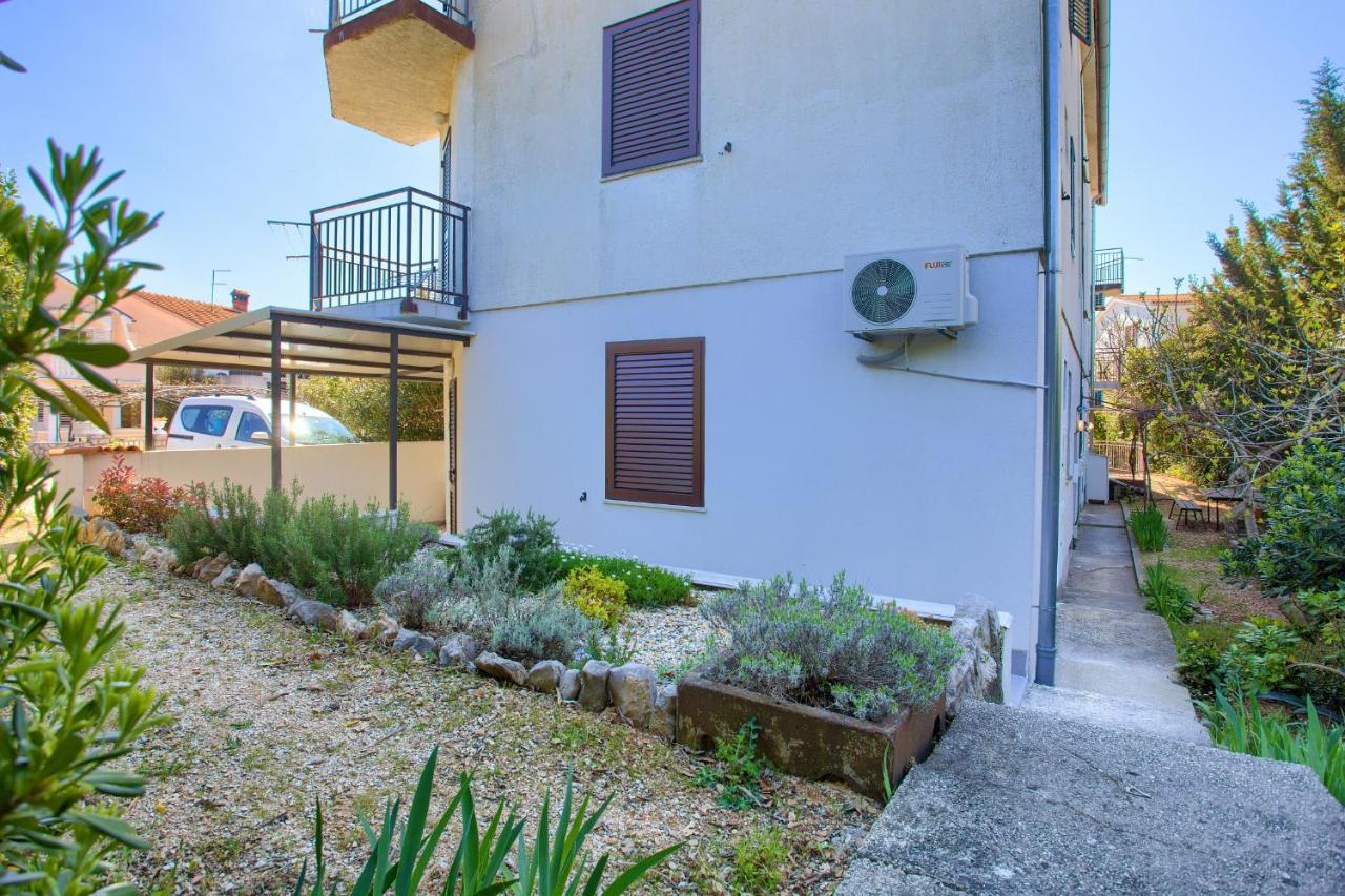 Studio Apartment Vesna Krk Town Luaran gambar
