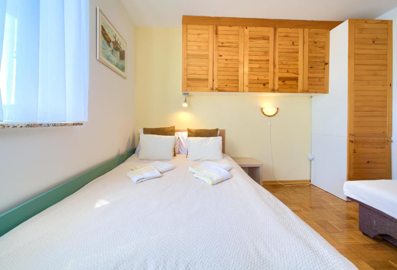 Studio Apartment Vesna Krk Town Luaran gambar